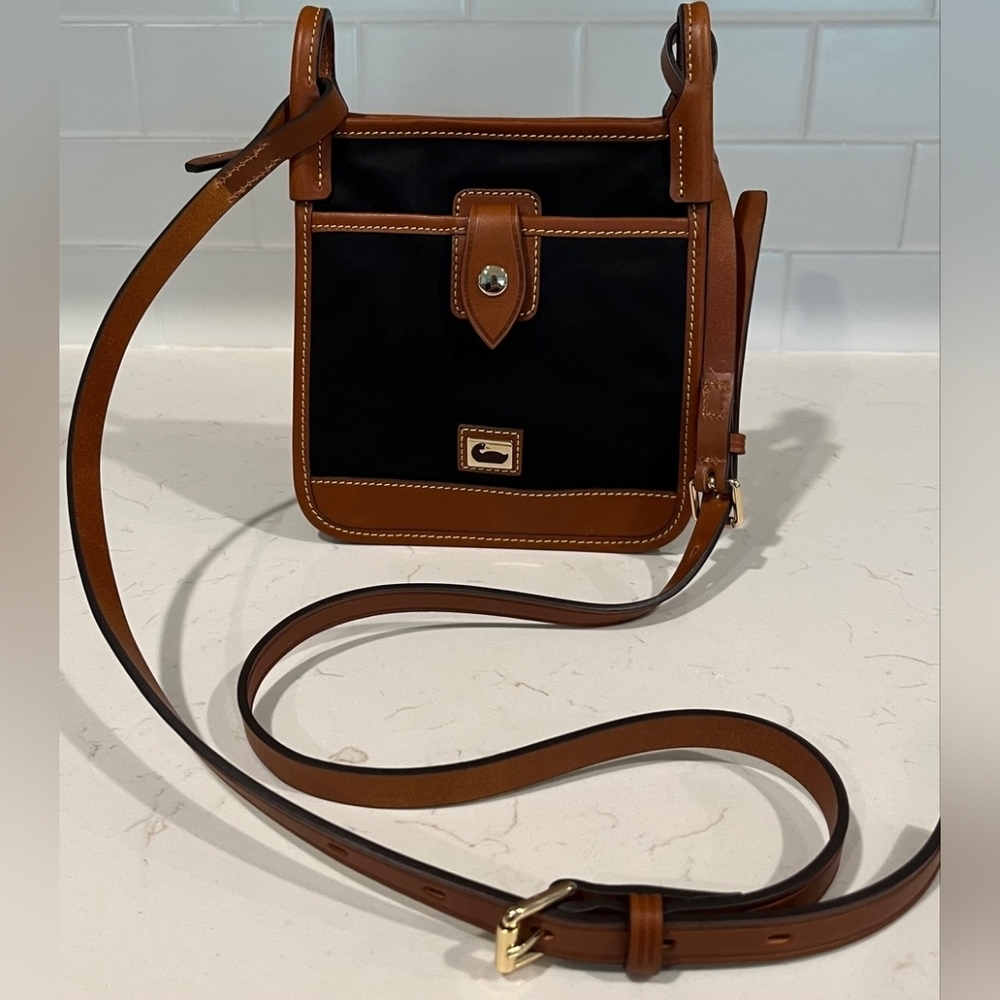 Dooney & Bourke Wayfarer Nylon & Leather Letter Carrier‎ Crossbody New!